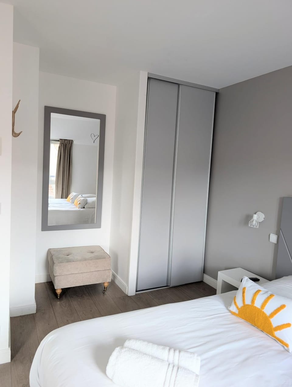 Bed, Bedroom, towels, wardrobe