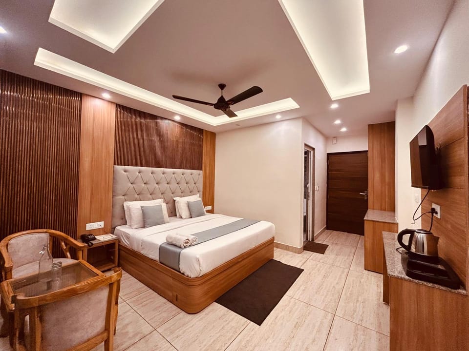 Communal lounge/ TV room, Bed, TV and multimedia, Kitchen or kitchenette, Living room, Photo of the whole room, Seating area, Evening entertainment, Bedroom, fireplace, hair dresser, minibar, wardrobe