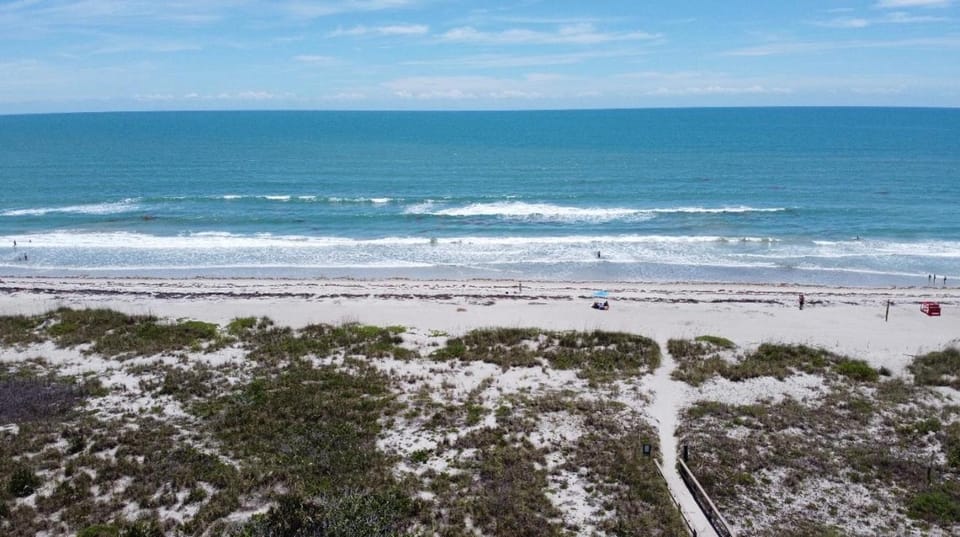 Newly Remodeled 2- Bedroom Ocean Front Condo Apartment in Cocoa Beach