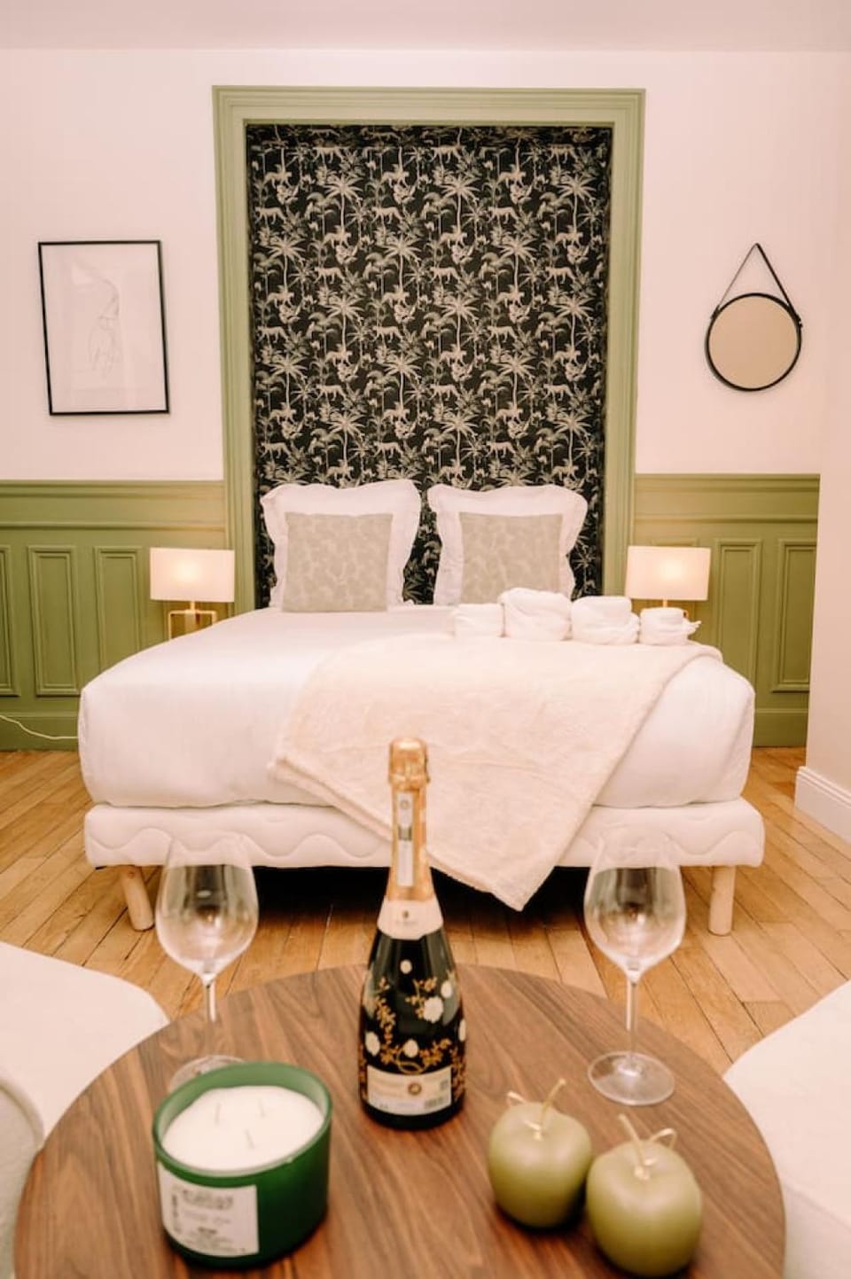 2P Studio - Eiffel Tower View - Romantic Suite-A-C Apartment in Paris