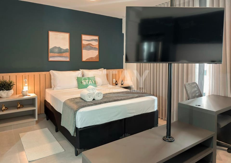 Bed, TV and multimedia, Photo of the whole room, Bedroom