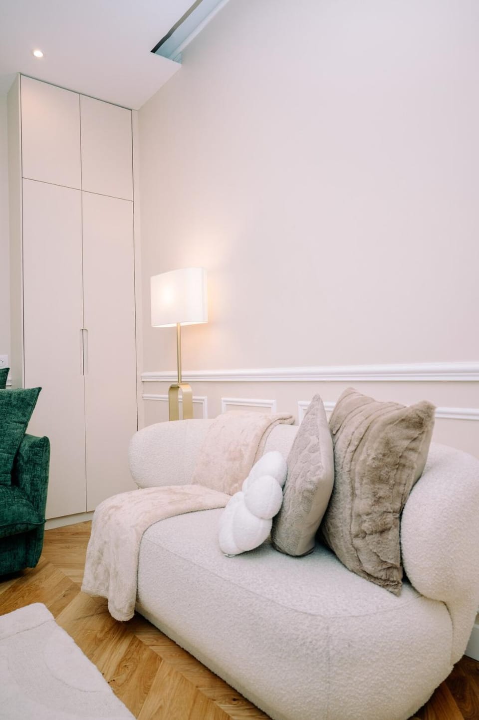 4P-1BR - Eiffel Tower View - Fully Renovated - A-C Apartment in Paris