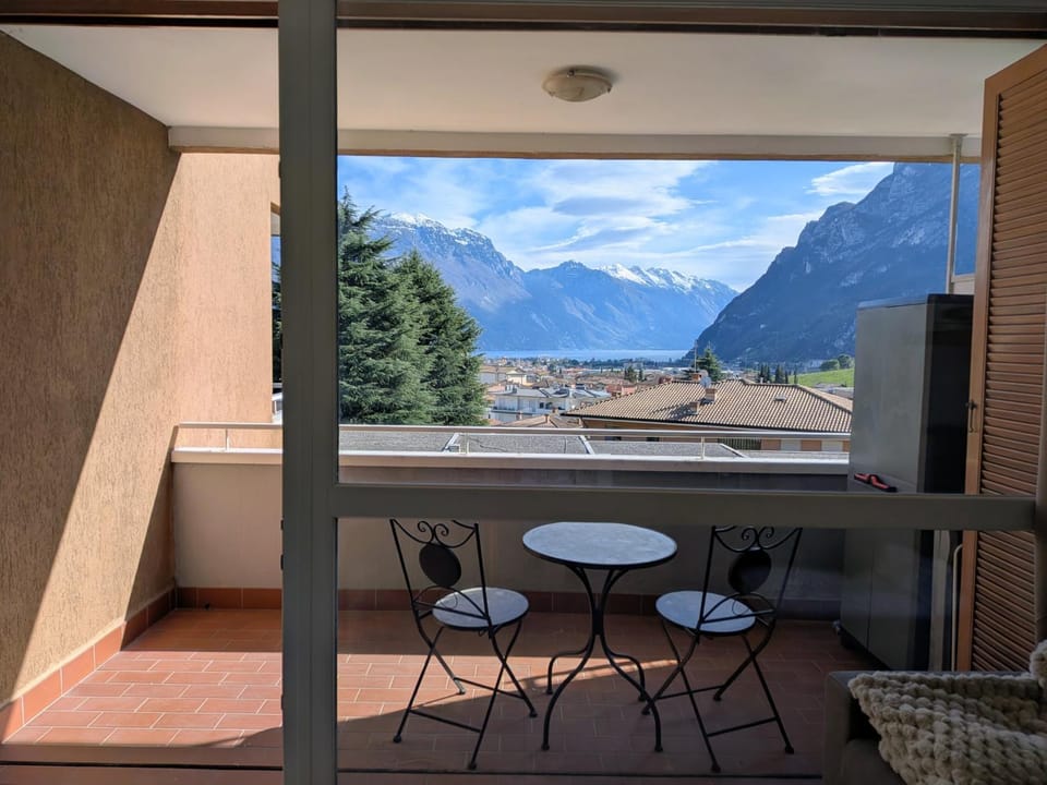 Balcony/Terrace, Lake view, Mountain view