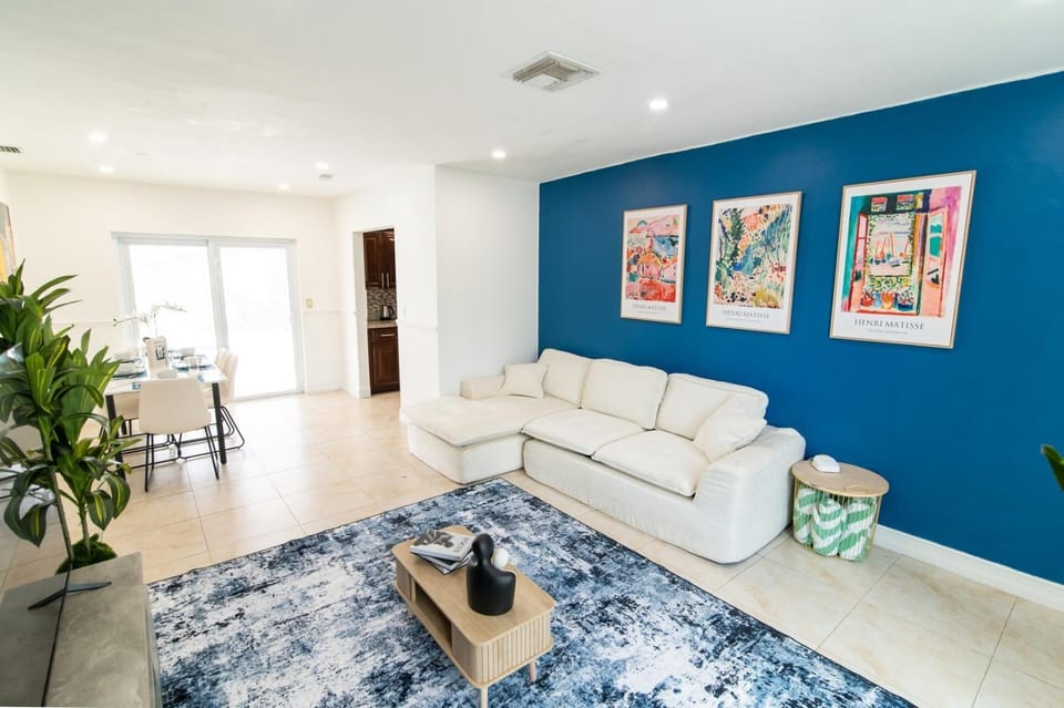 3BR Home with Pool & Pet, Sleeps 8, Near Hard Rock House in Hollywood