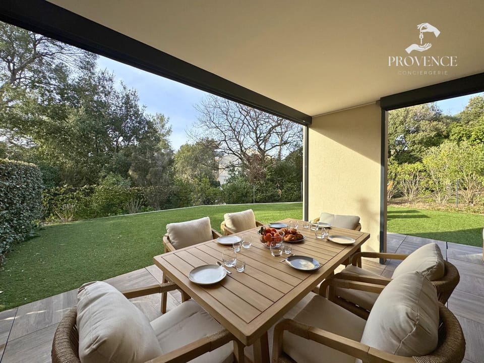 Patio, Garden, Dining area