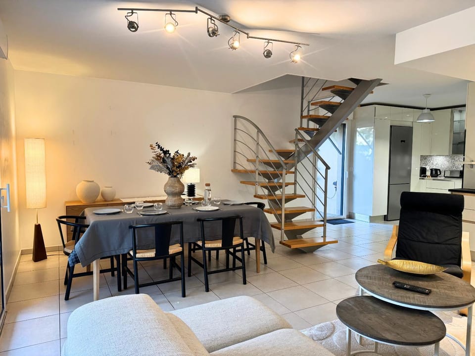Living room, Dining area