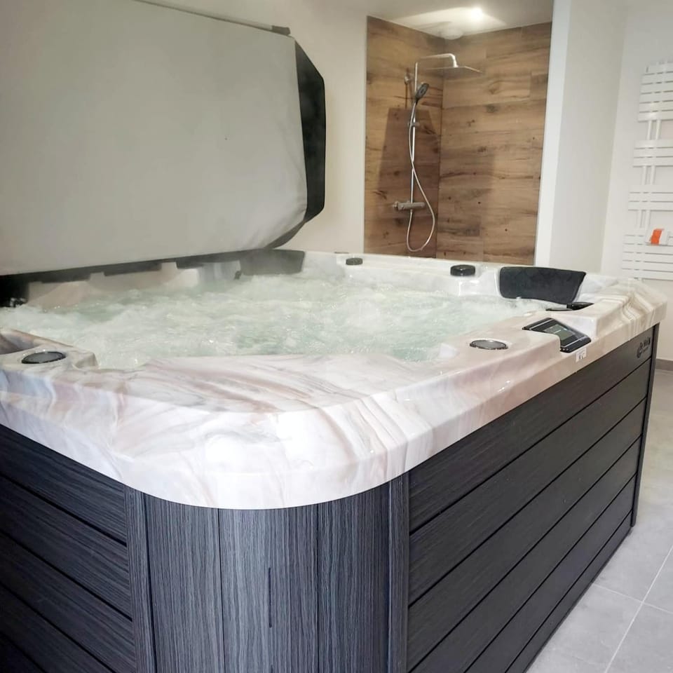 Maison proche du lac avec Jacuzzi et Sauna House in Haute-Savoie