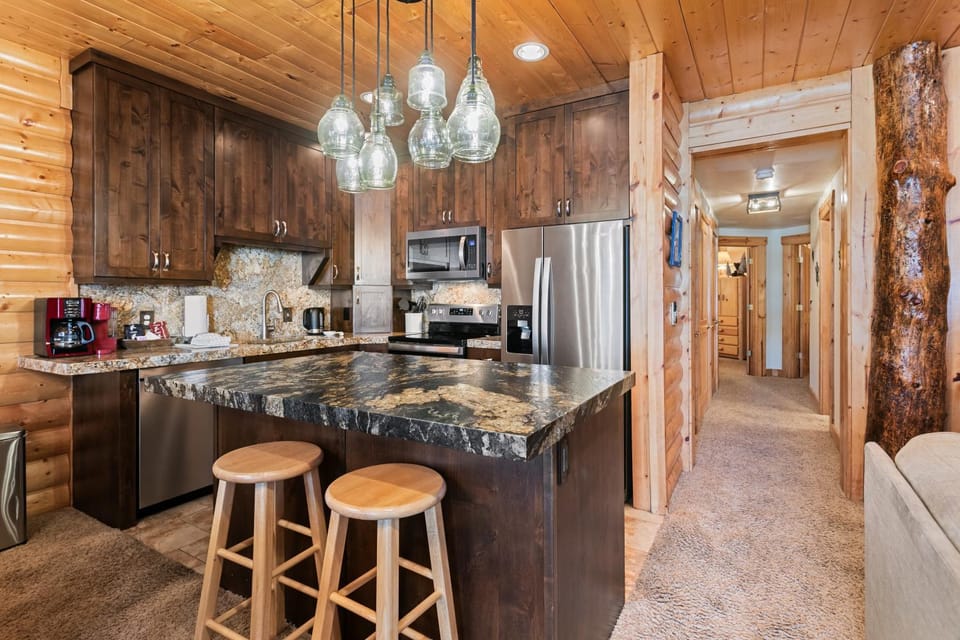 Deer Valley Condo Near Base - Hot Tub Apartment in Park City