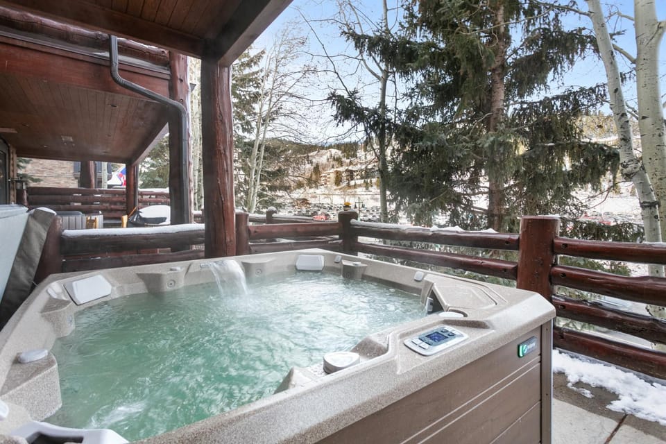 Deer Valley Condo Near Base - Hot Tub Apartment in Park City