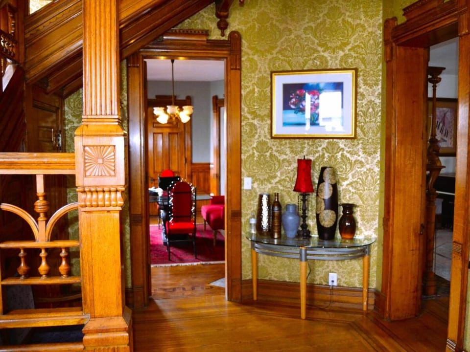 Historic Legg House Inn Walk to US Bank Stadium House in Minneapolis