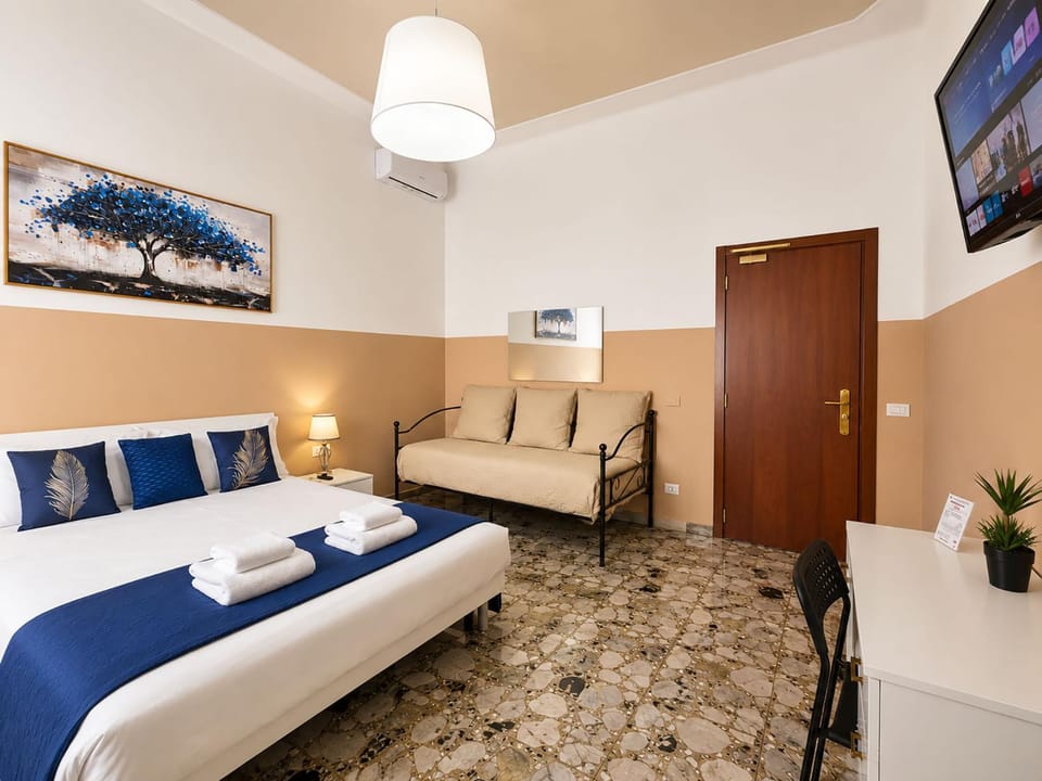 Photo of the whole room, Bedroom