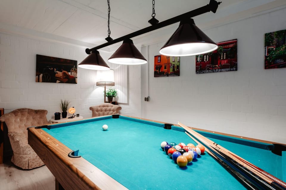 Billiard, Game Room, Seating area