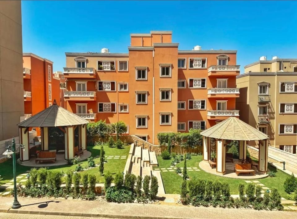 Your Cairo retreat - Cozy 2BR apartment with spacious rooftop in premium compound Apartment in Cairo Governorate