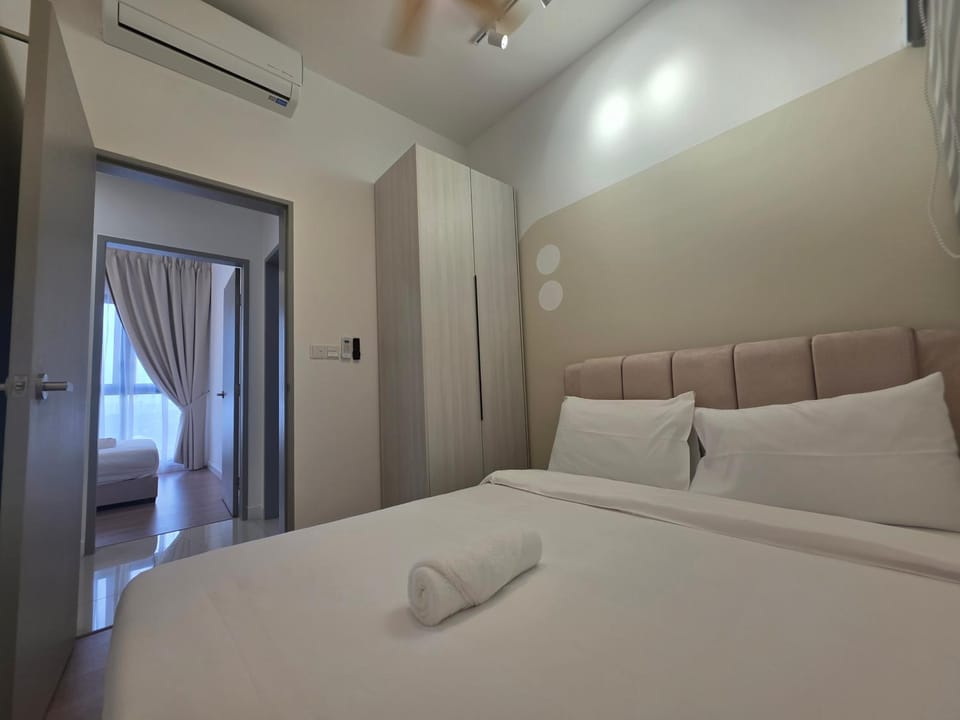 Bed, Photo of the whole room, Bedroom, towels, wardrobe, air conditioner