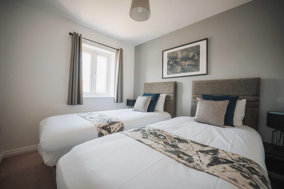 3Bed House Sleeps 5 close to James Cook Hospital House in Middlesbrough