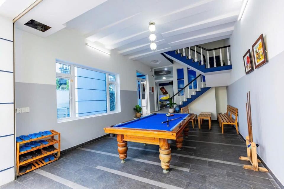 Billiard, Game Room