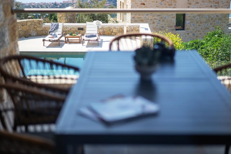 View (from property/room), Balcony/Terrace, Dining area, Pool view, Swimming pool, sunbed