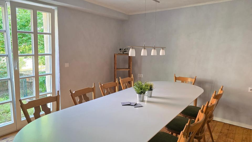 Dining area, Food