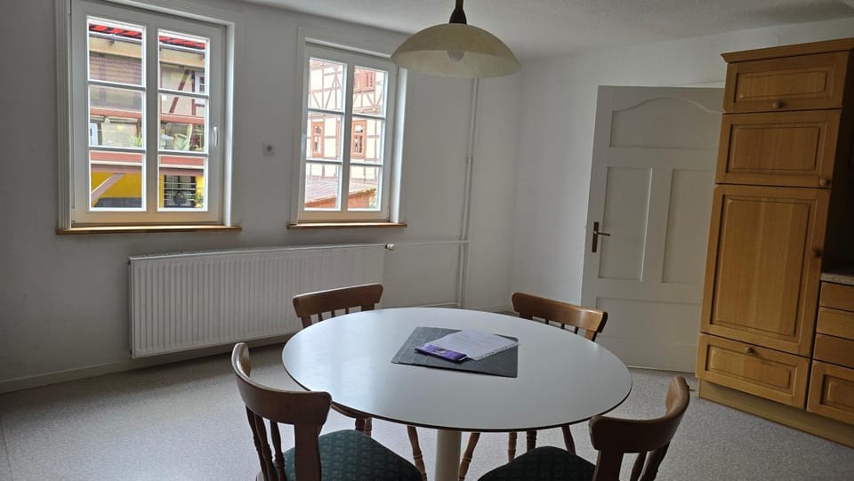 Seating area, kitchen