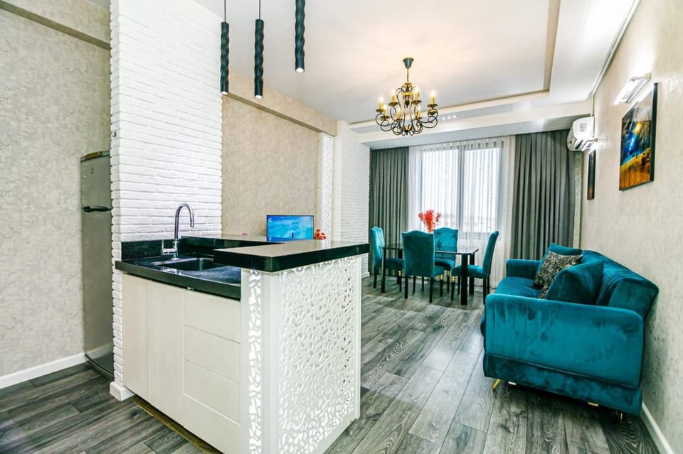 Kitchen or kitchenette, Seating area