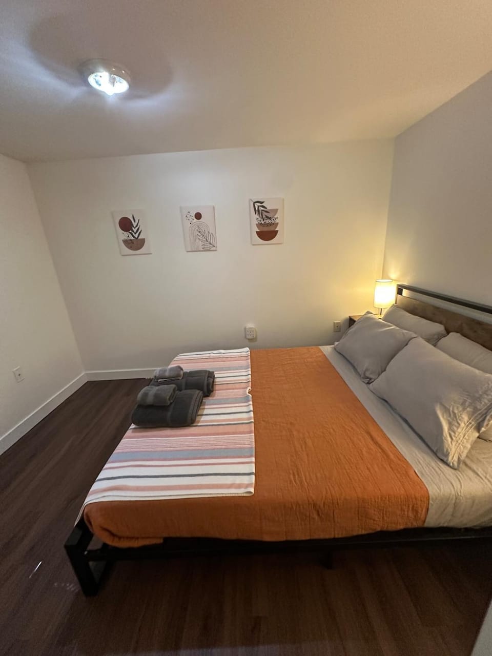 Convenient 1 BR Apartment with Private Basement Entrance - 5 min to Green Line T Station & Newton Wellesley Hospital at Newton Boston Apartment in Auburndale