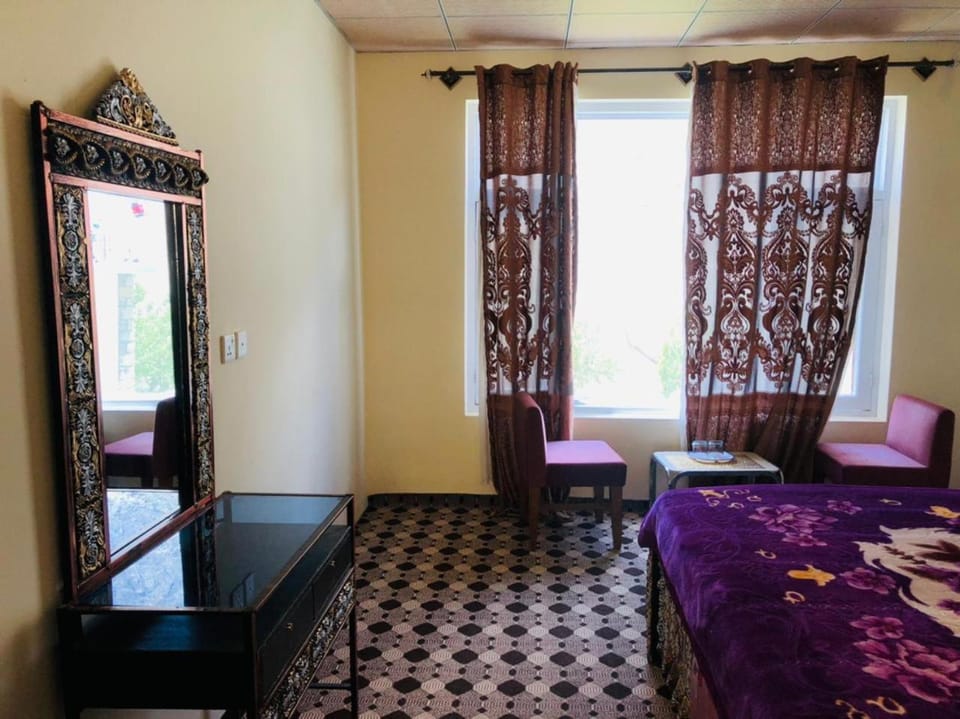 Bed, Seating area, Bedroom