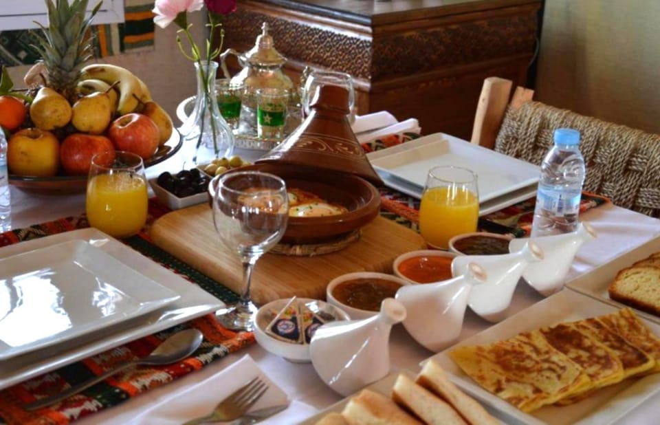 Food and drinks, Food, Breakfast, Continental breakfast, Buffet breakfast, Lunch, Dinner, Drinks