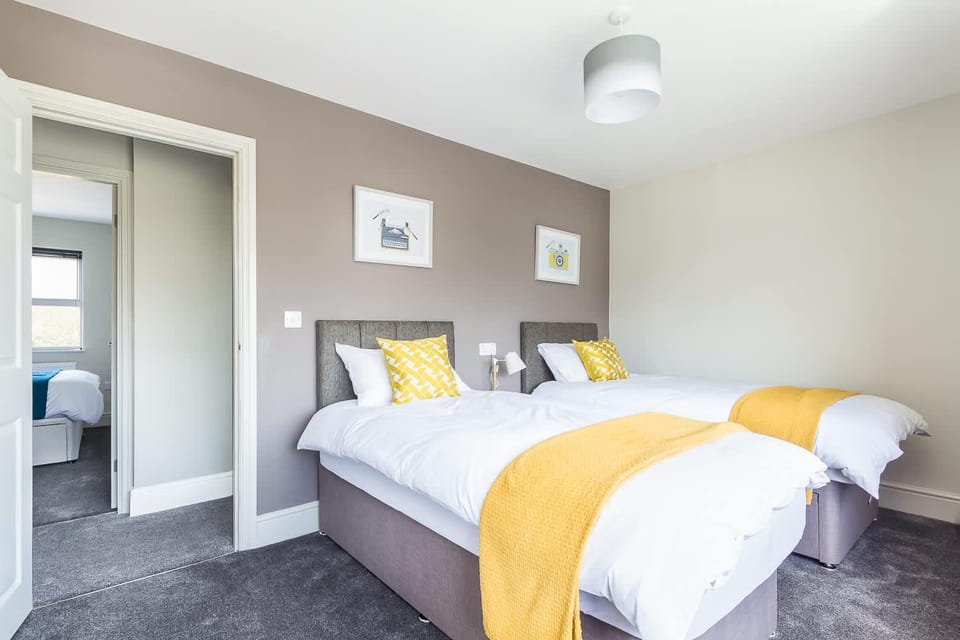 4 Bed - 3 Bath - Near James Cook Hosp - Sleeps 7 House in Middlesbrough