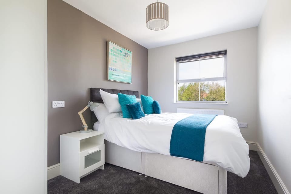 4 Bed - 3 Bath - Near James Cook Hosp - Sleeps 7 House in Middlesbrough