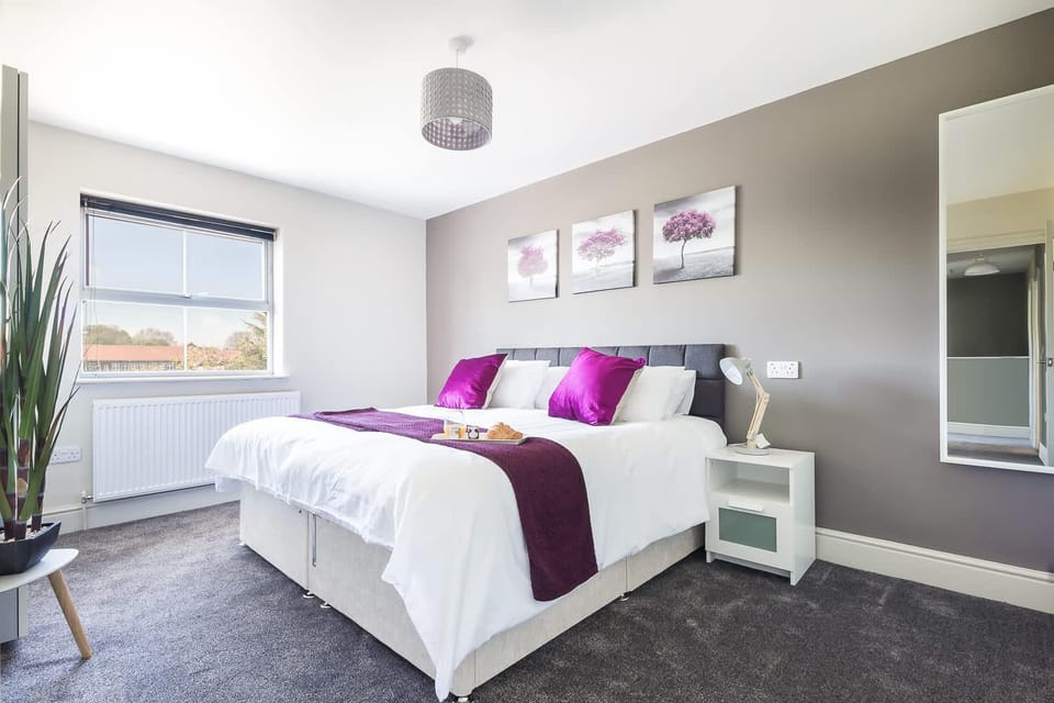 4 Bed - 3 Bath - Near James Cook Hosp - Sleeps 7 House in Middlesbrough