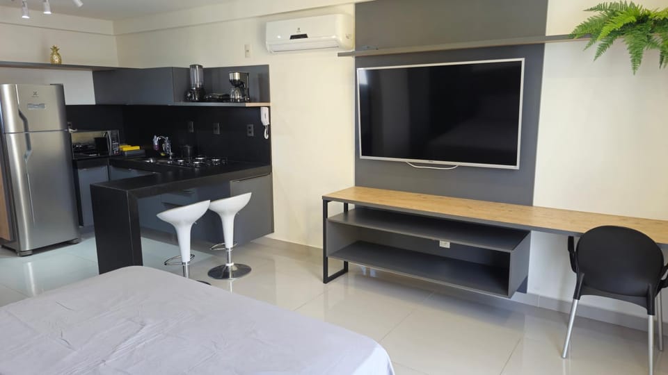 Bedroom, kitchen