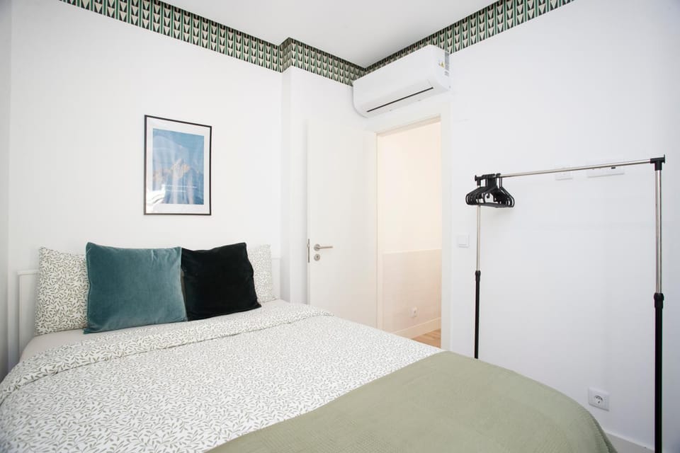 Bed, Photo of the whole room, Bedroom, air conditioner