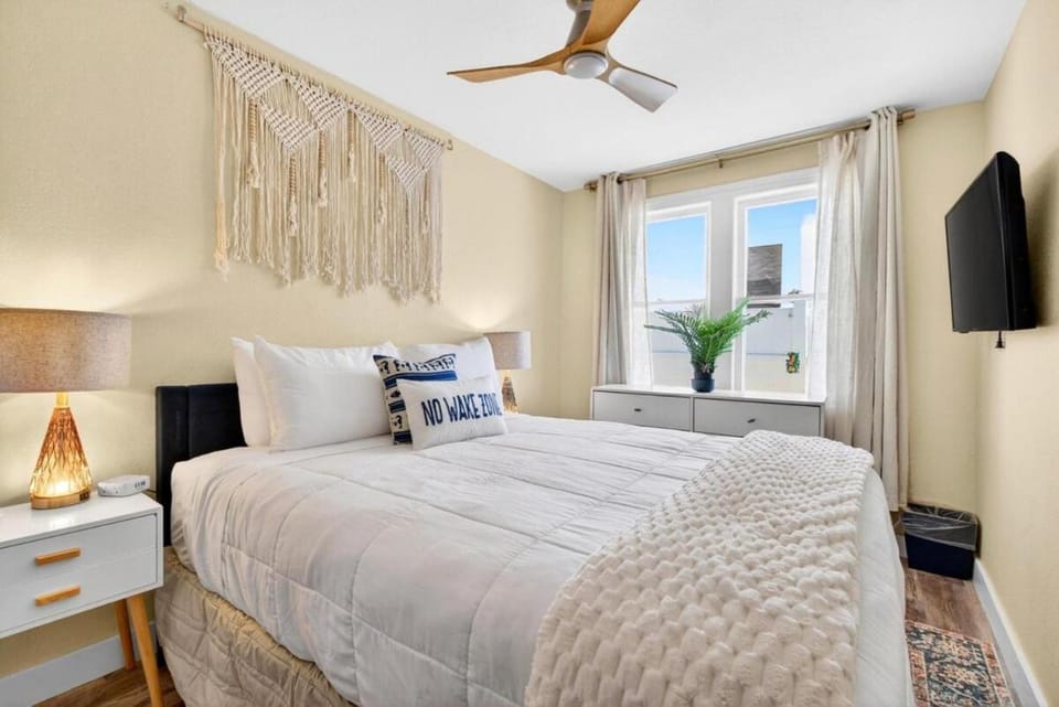 Covare #1 - Walk to St Pete Beach & Restaurants! Apartment in Saint Pete Beach