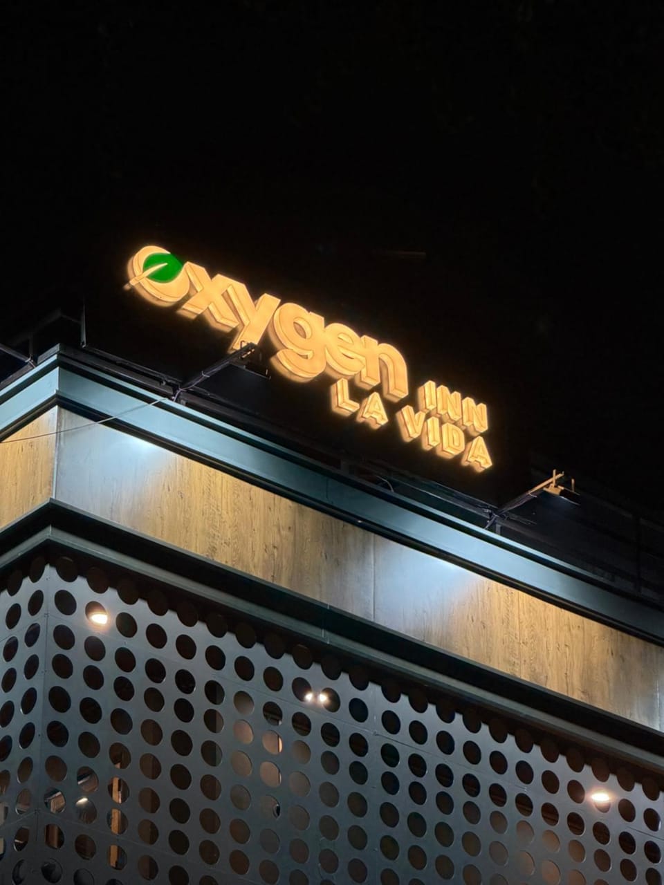 Hotel Oxygen La Vida Stay- Couple Friendly-Noida Sector 18 Hotel in Noida