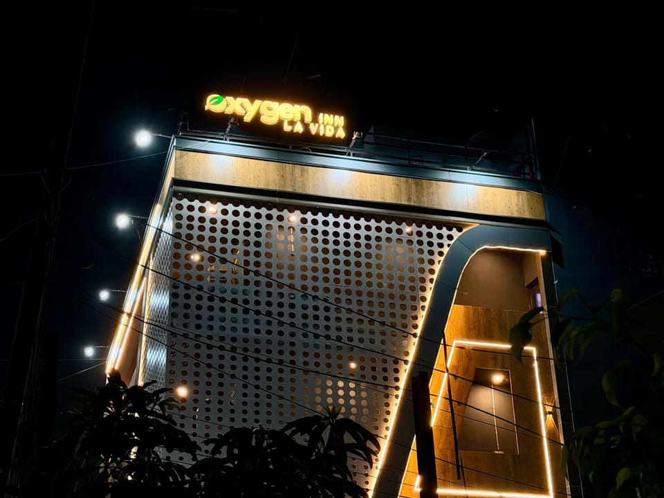 Hotel Oxygen La Vida Stay- Couple Friendly-Noida Sector 18 Hotel in Noida