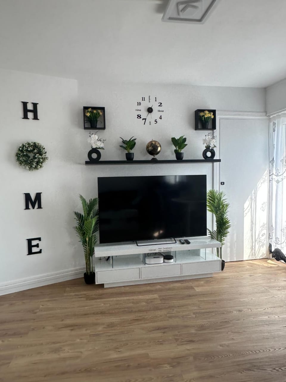 Communal lounge/ TV room