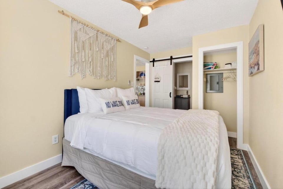 Covare #2 - Walk to St Pete Beach & Restaurants! Apartment in Saint Pete Beach