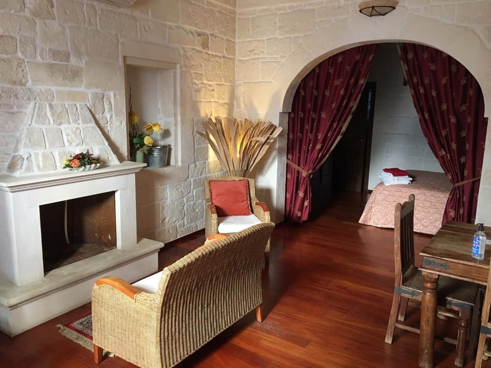 Living room, Photo of the whole room, Seating area, Dining area