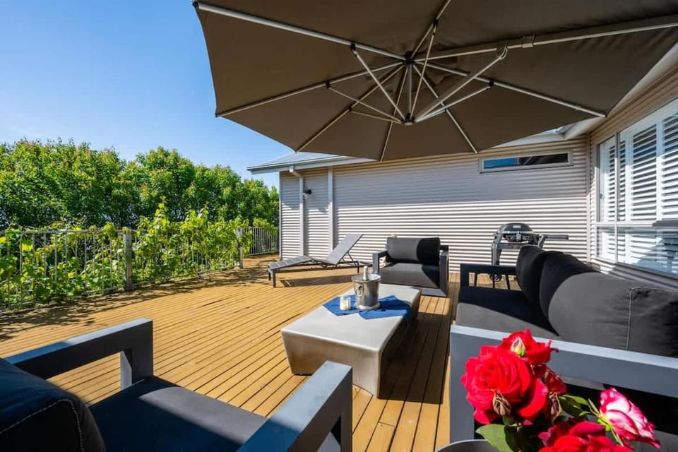 Shehan & Stone - Entertainer In The Heart Of Town House in Beechworth