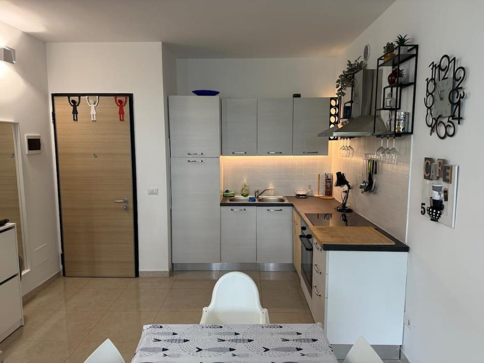 Dining area, kitchen