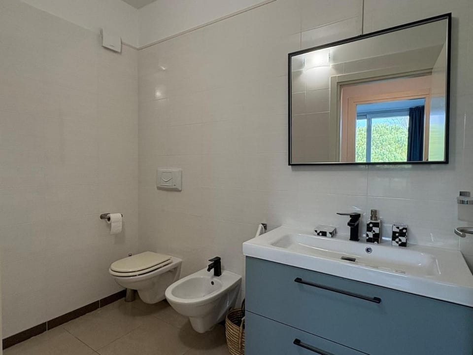 Toilet, Bathroom, bidet, hair dryier, towels