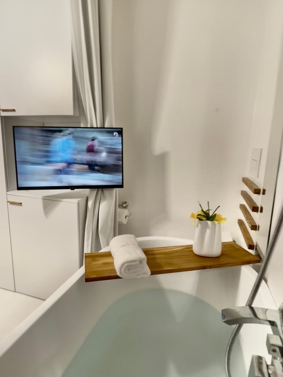 Bathroom, TV and multimedia
