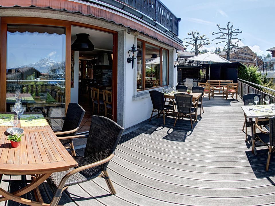 Restaurant/places to eat, Balcony/Terrace
