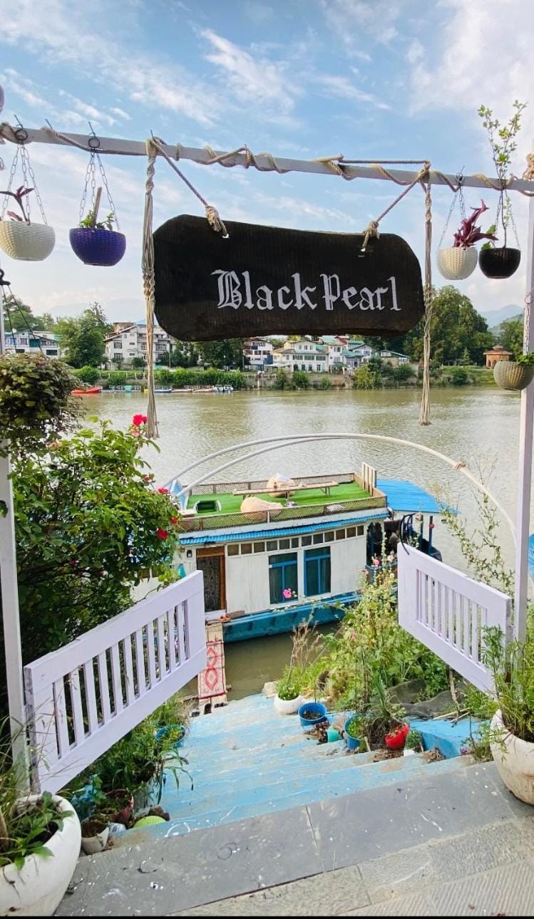 Houseboat Blackpearl Vacation rental in India