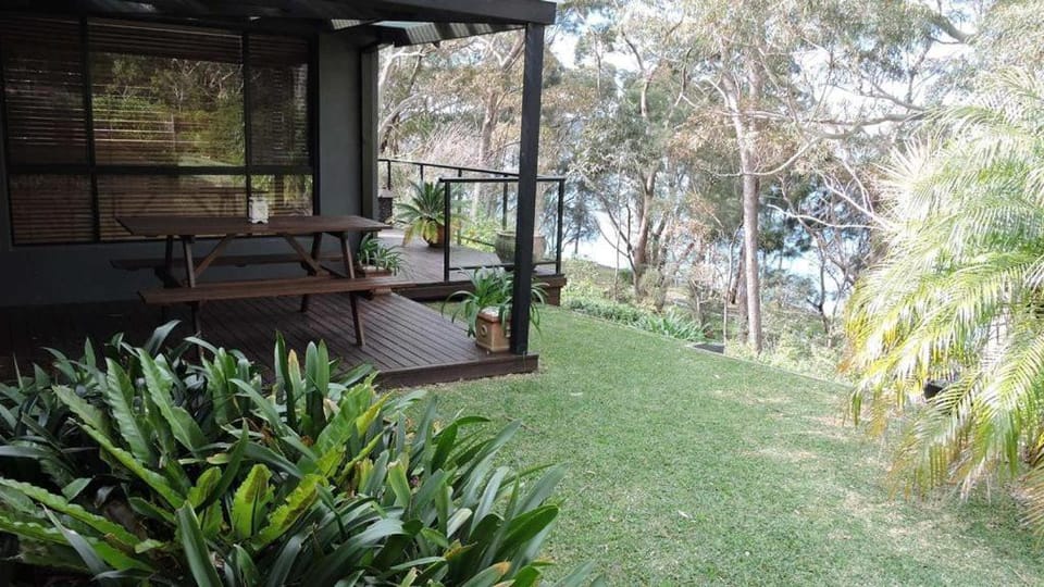 Waterfront Jervis Bay Escape Cooinda House in Saint Georges Basin