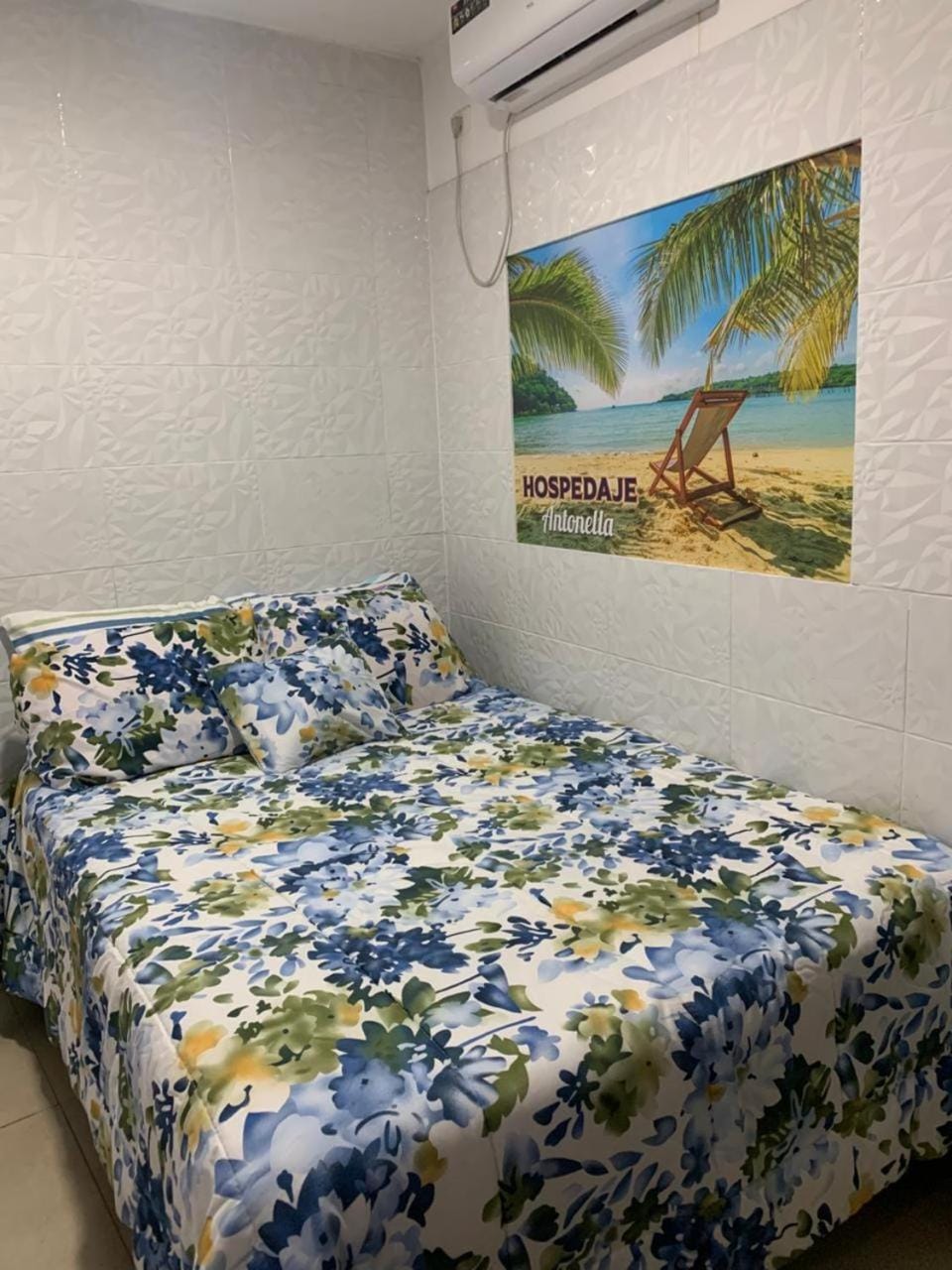 Hospedaje Antonela Bed and Breakfast in Manta