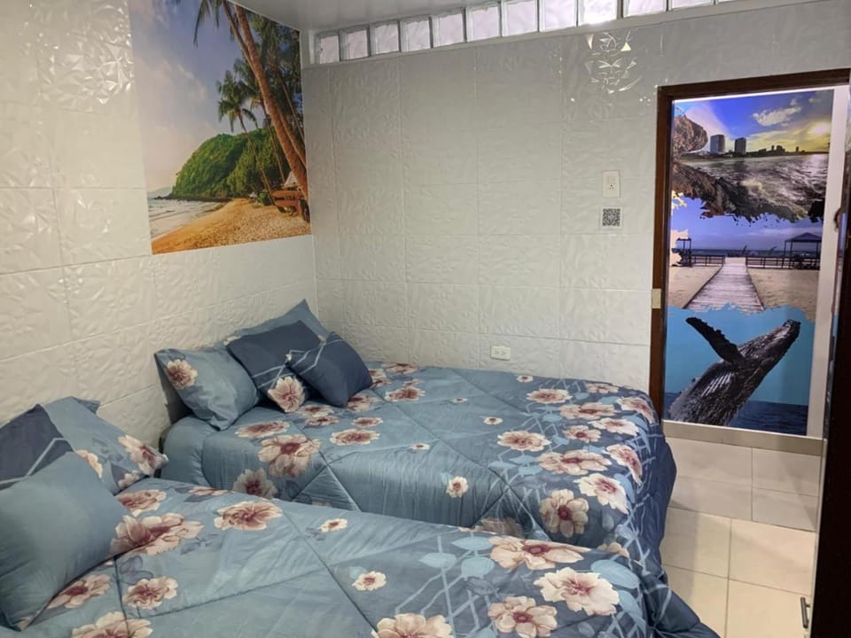 Hospedaje Antonela Bed and Breakfast in Manta