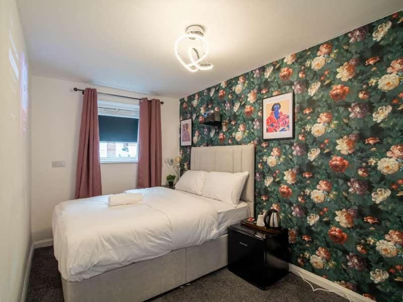 The Urban Residence - Sheffield 6BR Group-Family Stay - Sleeps 12 House in Sheffield