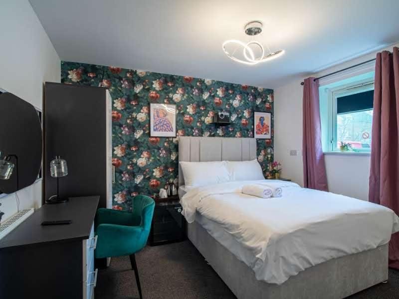The Urban Residence - Sheffield 6BR Group-Family Stay - Sleeps 12 House in Sheffield