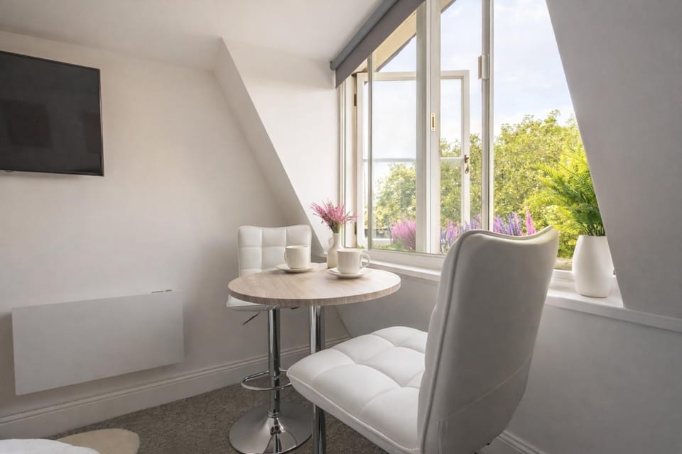 The Parade Gardens Lookout- Skyline Views Central Bath Apartment in Bath